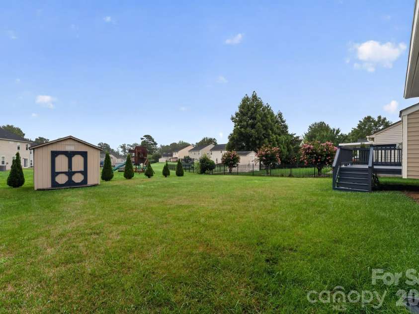 2515 Bethesda Oaks Drive, Gastonia, NC 28056.  MLS# CAR4411762, YatesRealty ID 41465. 