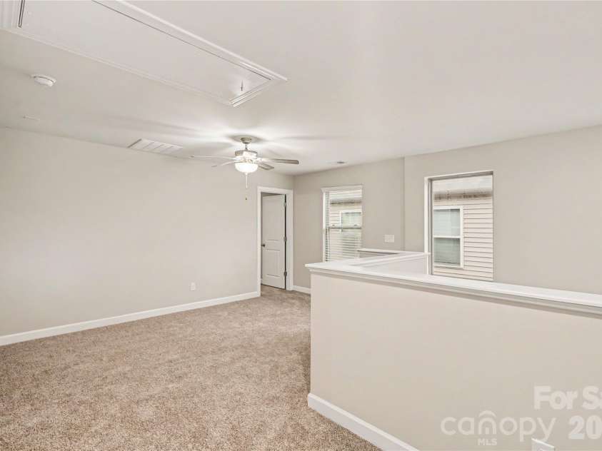 6863 Good News Drive, Charlotte, NC 28215.  MLS# CAR4411633, YatesRealty ID 41469. Loft