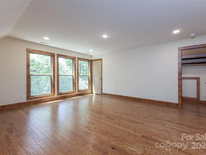 100 Tiger Paw Lane, Sapphire, NC 28774.  MLS# CAR4155572, YatesRealty ID 4147. 