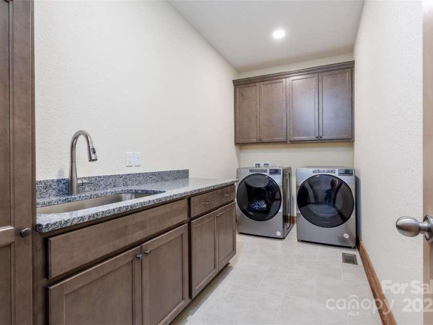 100 Tiger Paw Lane, Sapphire, NC 28774.  MLS# CAR4155572, YatesRealty ID 4147. 