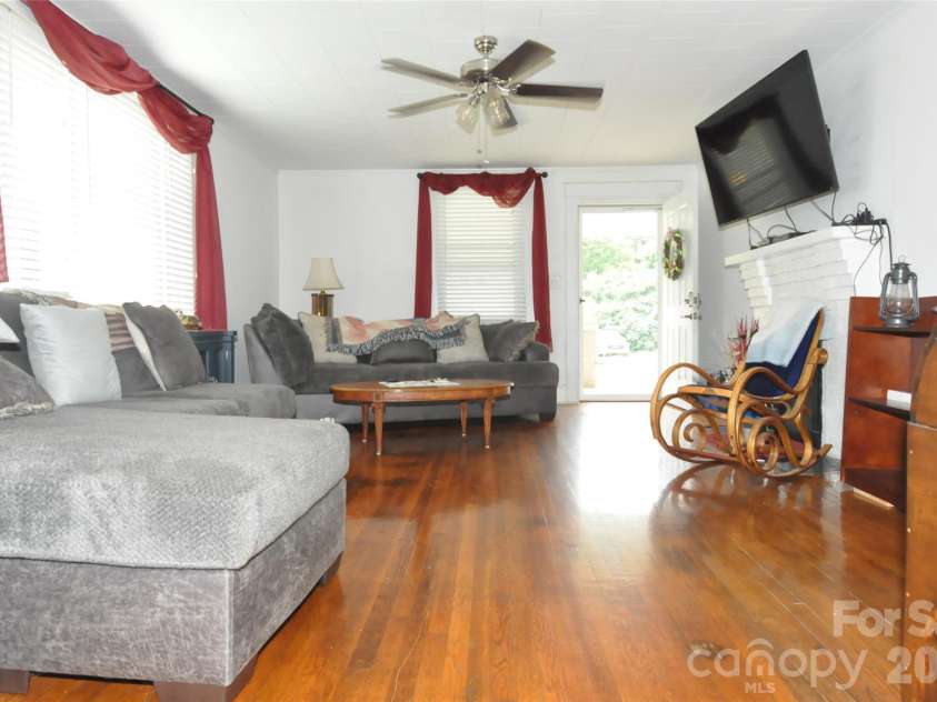 161 Walnut Street, Chester, SC 29706.  MLS# CAR4411761, YatesRealty ID 41474. 