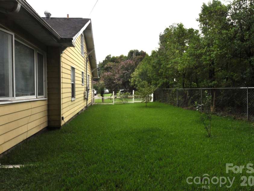 161 Walnut Street, Chester, SC 29706.  MLS# CAR4411761, YatesRealty ID 41474. 