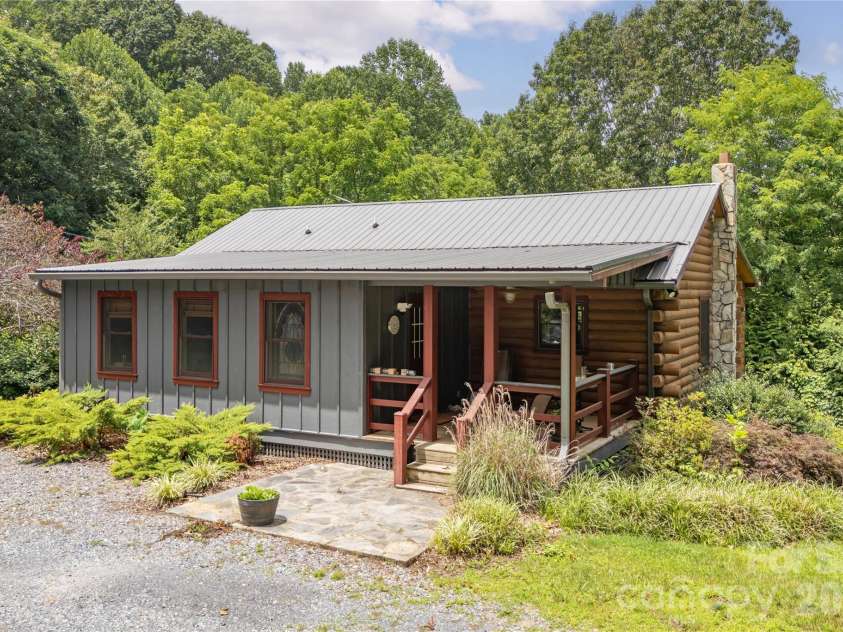 47 Buchanan Lane, Canton, NC 28716.  MLS# CAR4392413, YatesRealty ID 41479. 