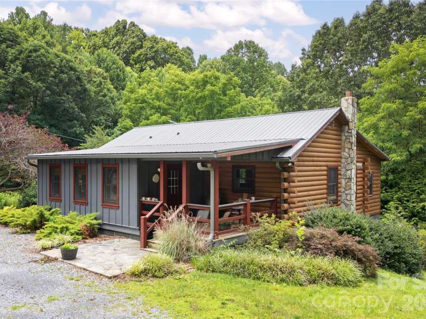 47 Buchanan Lane, Canton, NC 28716.  MLS# CAR4392413, YatesRealty ID 41479. 