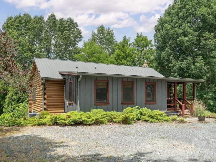 47 Buchanan Lane, Canton, NC 28716.  MLS# CAR4392413, YatesRealty ID 41479. 