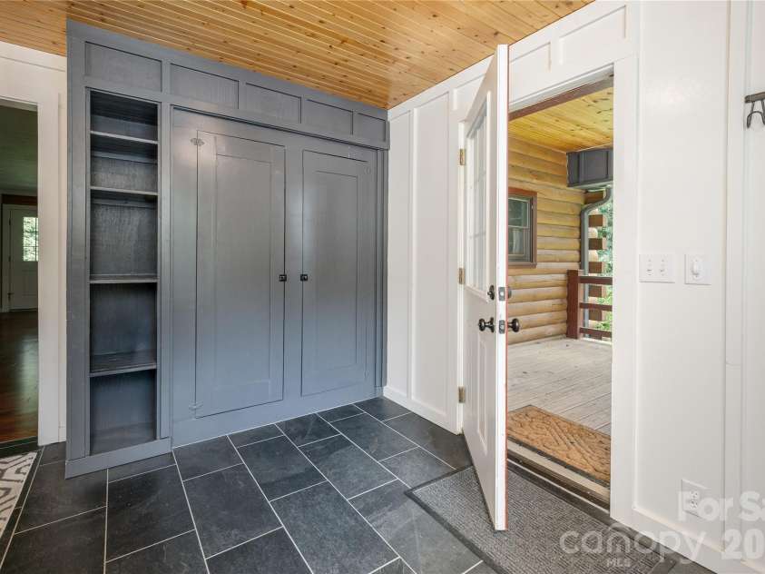 47 Buchanan Lane, Canton, NC 28716.  MLS# CAR4392413, YatesRealty ID 41479. 