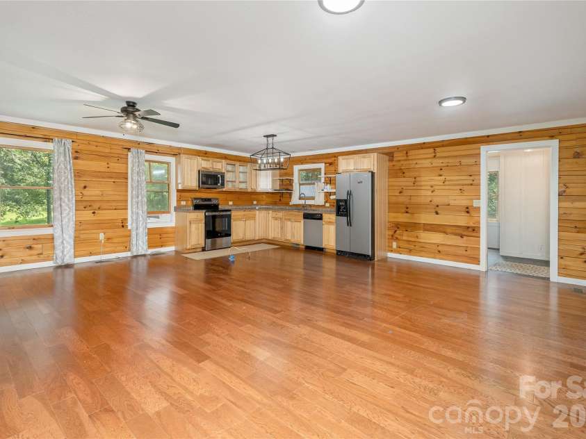 47 Buchanan Lane, Canton, NC 28716.  MLS# CAR4392413, YatesRealty ID 41479. 