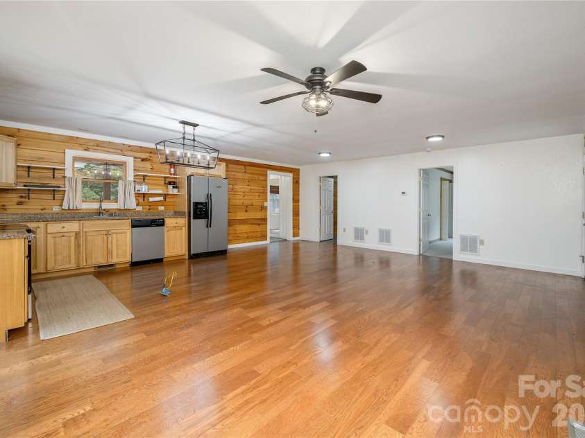 47 Buchanan Lane, Canton, NC 28716.  MLS# CAR4392413, YatesRealty ID 41479. 