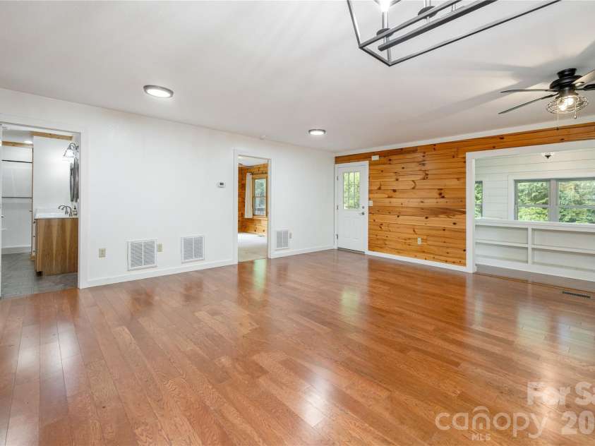 47 Buchanan Lane, Canton, NC 28716.  MLS# CAR4392413, YatesRealty ID 41479. 