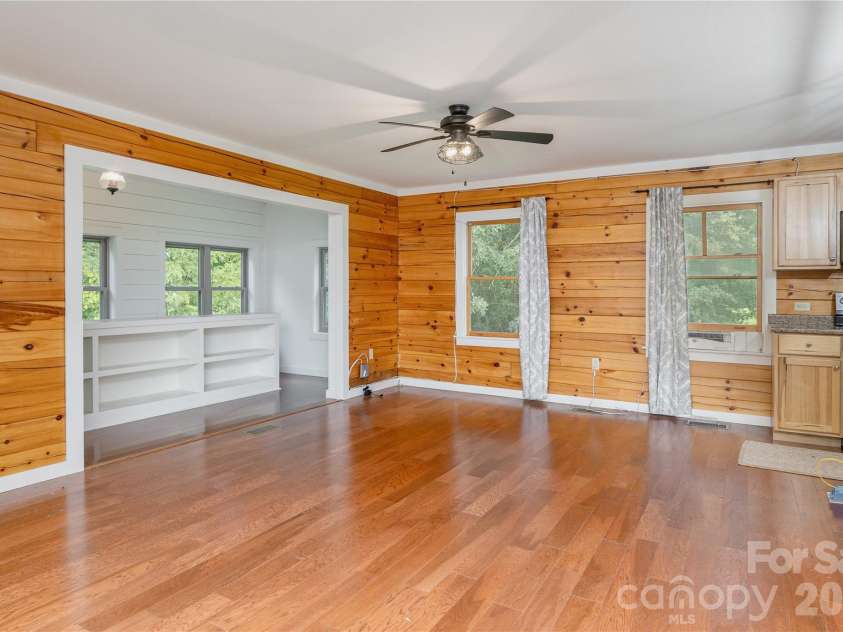 47 Buchanan Lane, Canton, NC 28716.  MLS# CAR4392413, YatesRealty ID 41479. 