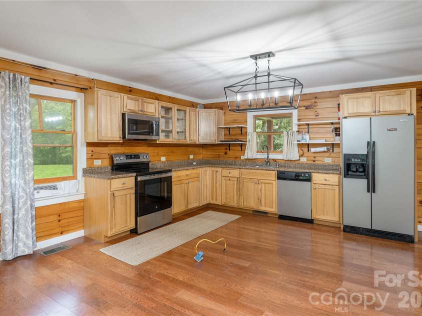 47 Buchanan Lane, Canton, NC 28716.  MLS# CAR4392413, YatesRealty ID 41479. 