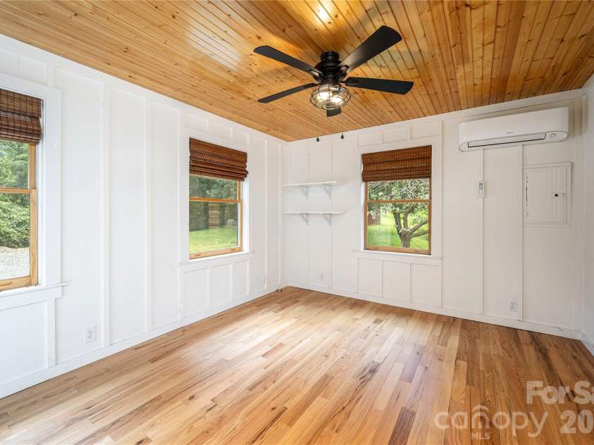 47 Buchanan Lane, Canton, NC 28716.  MLS# CAR4392413, YatesRealty ID 41479. 
