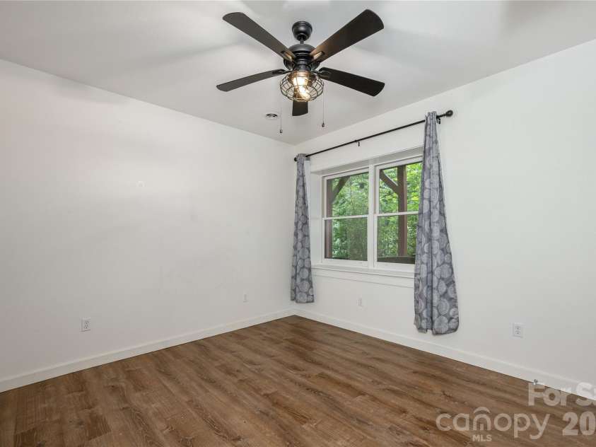 47 Buchanan Lane, Canton, NC 28716.  MLS# CAR4392413, YatesRealty ID 41479. 