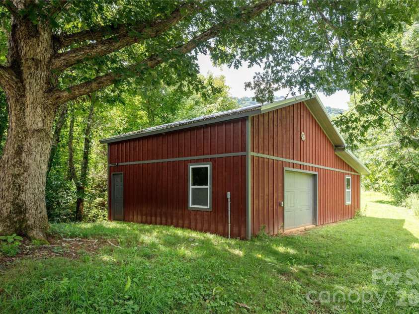 47 Buchanan Lane, Canton, NC 28716.  MLS# CAR4392413, YatesRealty ID 41479. 