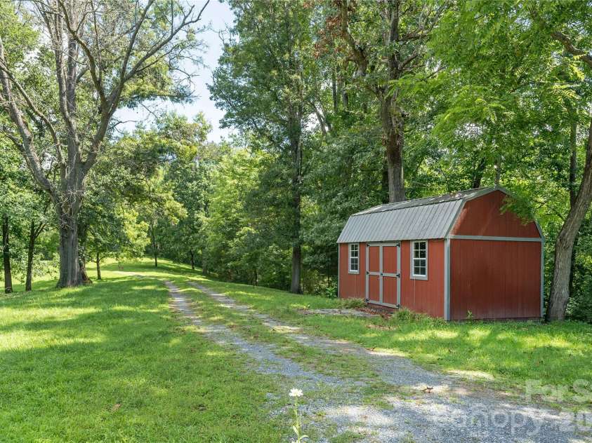 47 Buchanan Lane, Canton, NC 28716.  MLS# CAR4392413, YatesRealty ID 41479. 