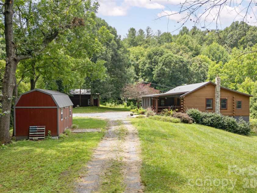 47 Buchanan Lane, Canton, NC 28716.  MLS# CAR4392413, YatesRealty ID 41479. 