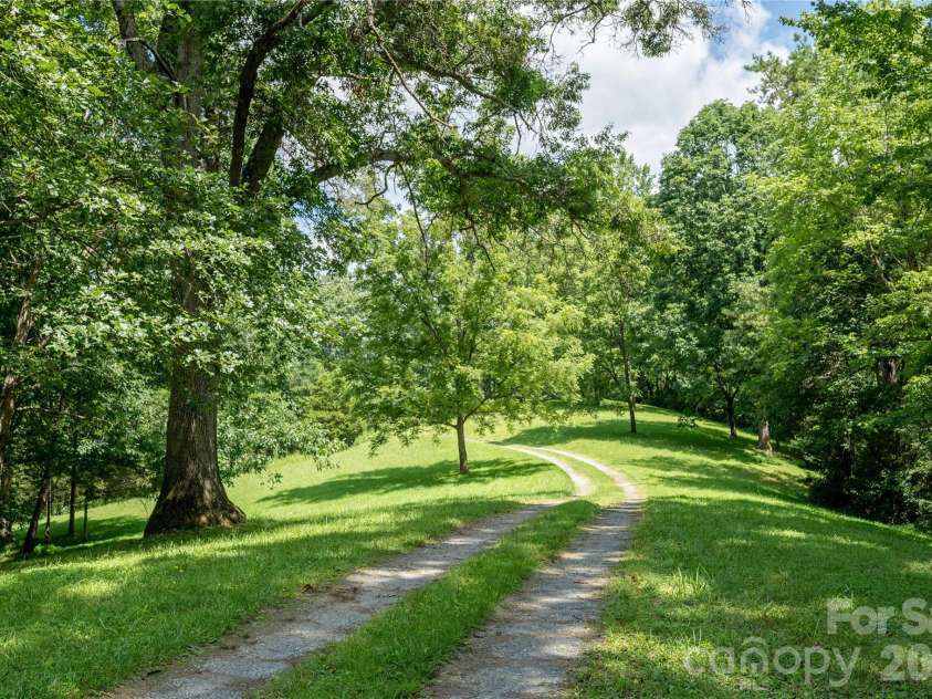 47 Buchanan Lane, Canton, NC 28716.  MLS# CAR4392413, YatesRealty ID 41479. 