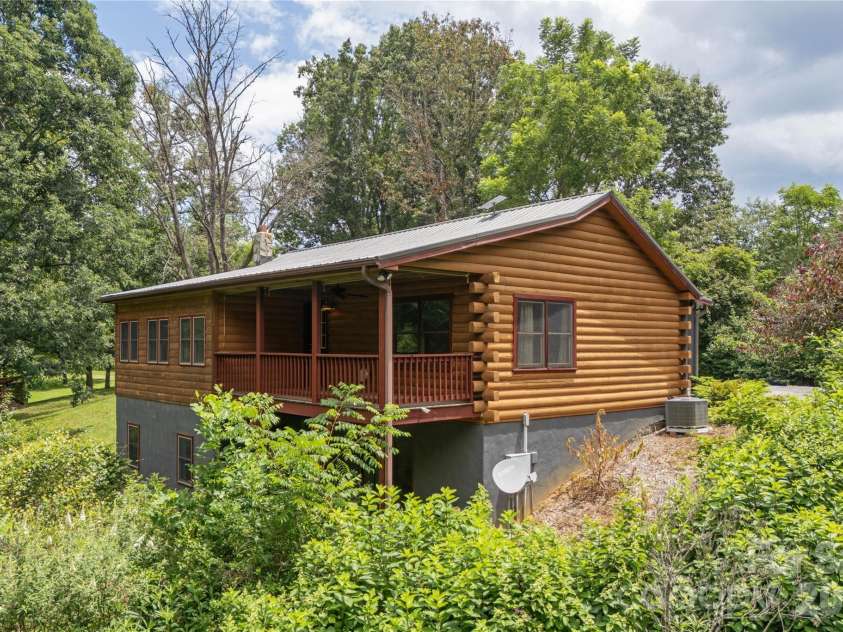 47 Buchanan Lane, Canton, NC 28716.  MLS# CAR4392413, YatesRealty ID 41479. 