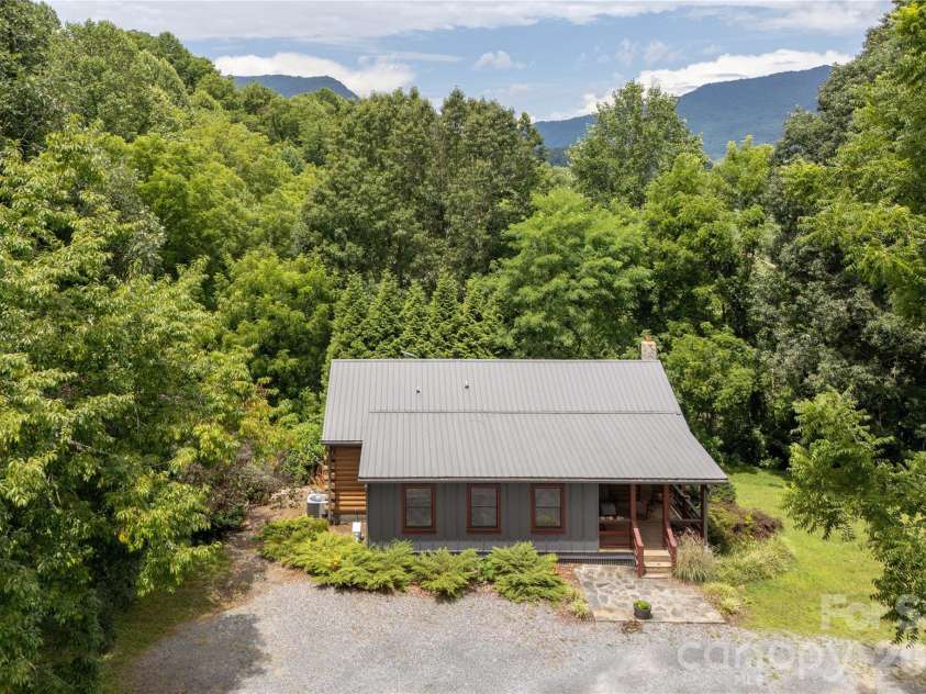 47 Buchanan Lane, Canton, NC 28716.  MLS# CAR4392413, YatesRealty ID 41479. 