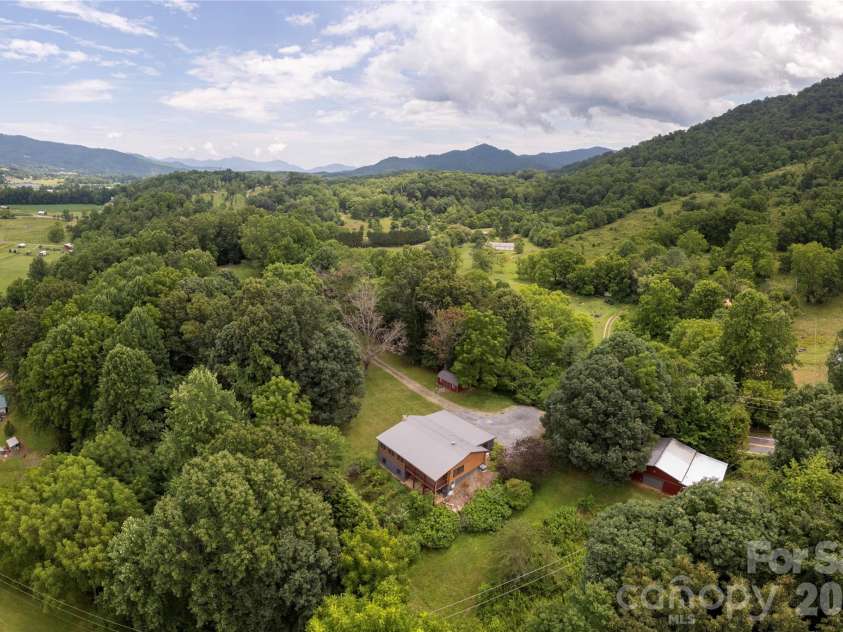 47 Buchanan Lane, Canton, NC 28716.  MLS# CAR4392413, YatesRealty ID 41479. 