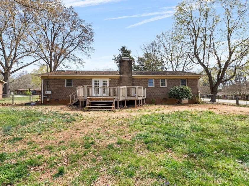 236 Edison Drive, Statesville, NC 28625.  MLS# CAR4239649, YatesRealty ID 4148. 