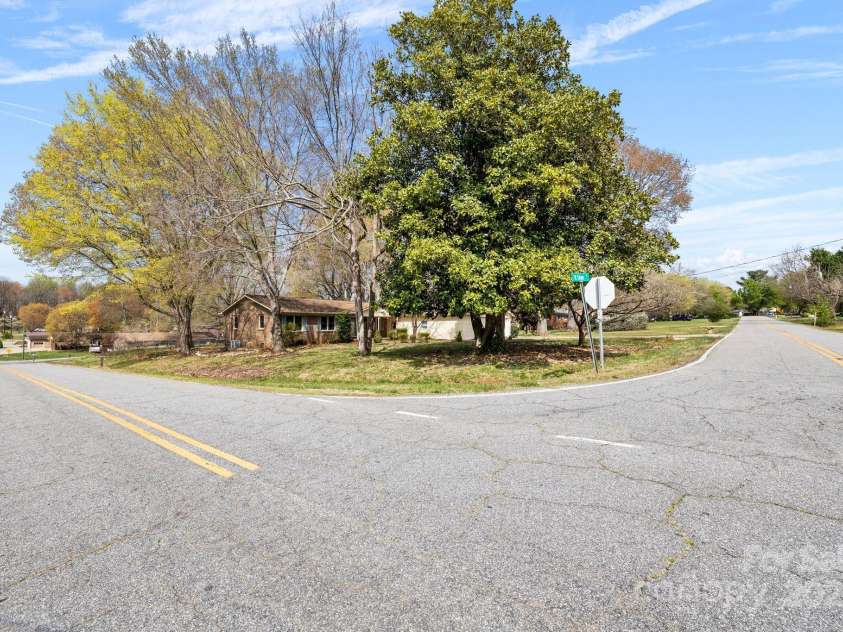 236 Edison Drive, Statesville, NC 28625.  MLS# CAR4239649, YatesRealty ID 4148. 