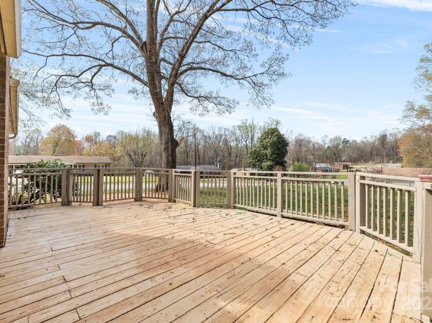 236 Edison Drive, Statesville, NC 28625.  MLS# CAR4239649, YatesRealty ID 4148. 