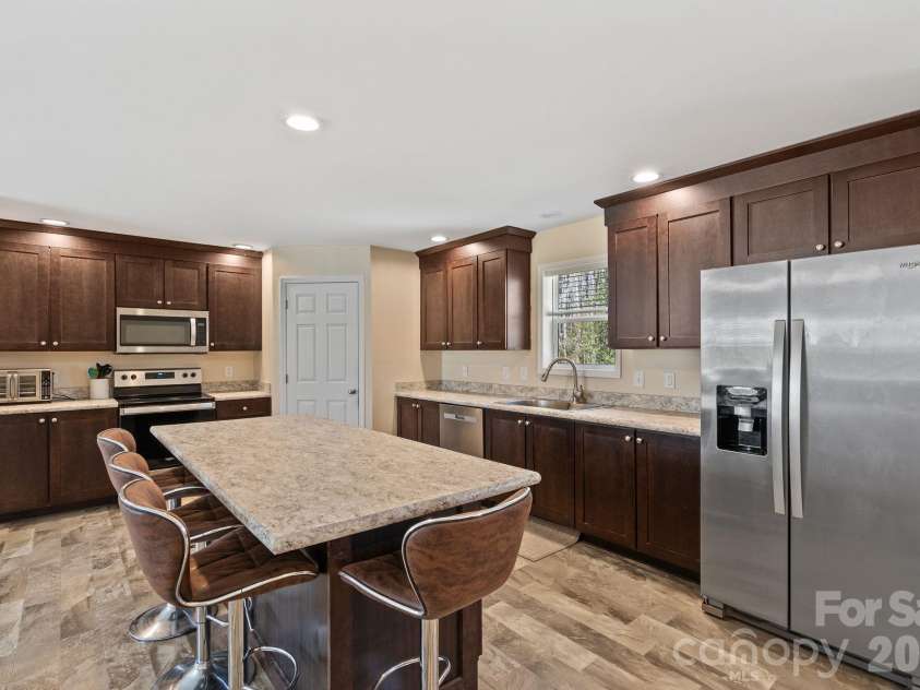 247-1 Bent Creek Ranch Road, Asheville, NC 28806.  MLS# CAR4356700, YatesRealty ID 4148. Big kitchen with ample counter space 