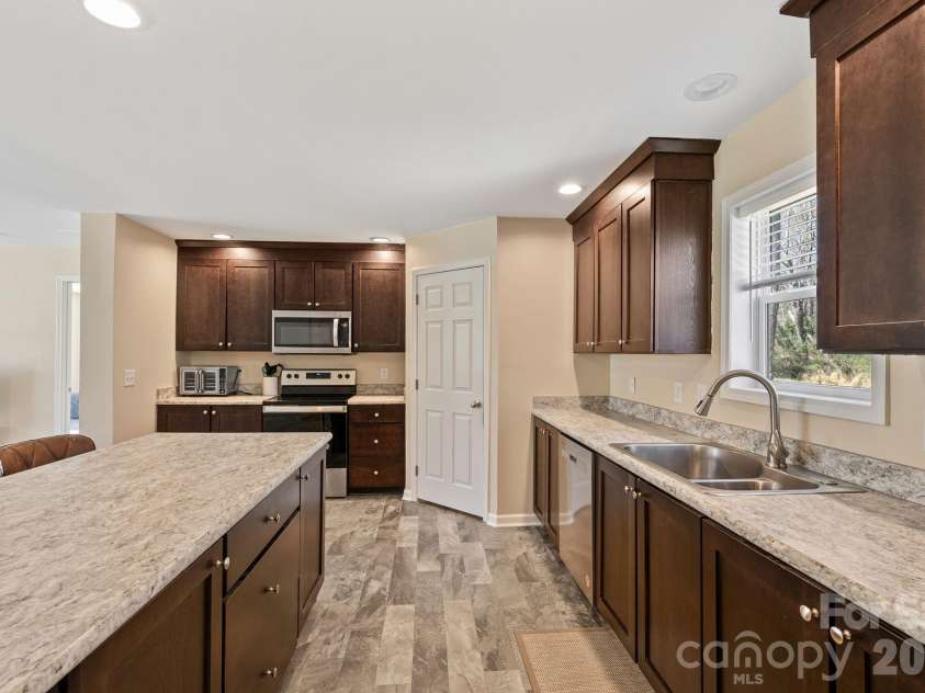 247-1 Bent Creek Ranch Road, Asheville, NC 28806.  MLS# CAR4356700, YatesRealty ID 4148. Kitchen