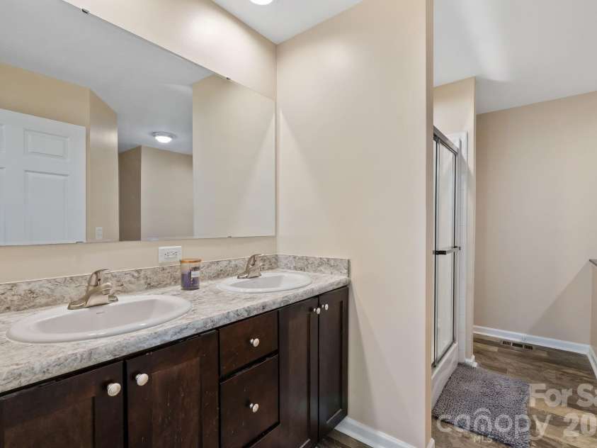 247-1 Bent Creek Ranch Road, Asheville, NC 28806.  MLS# CAR4356700, YatesRealty ID 4148. Primary bath