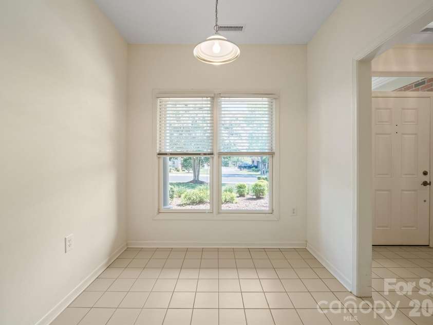 509 26th Avenue, Hickory, NC 28601.  MLS# CAR4411595, YatesRealty ID 41482. Breakfast Room