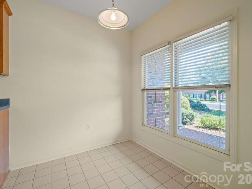 509 26th Avenue, Hickory, NC 28601.  MLS# CAR4411595, YatesRealty ID 41482. Breakfast Room