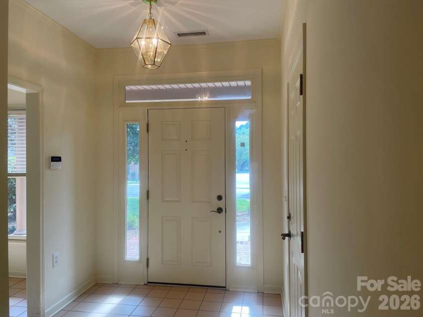 509 26th Avenue, Hickory, NC 28601.  MLS# CAR4411595, YatesRealty ID 41482. Foyer