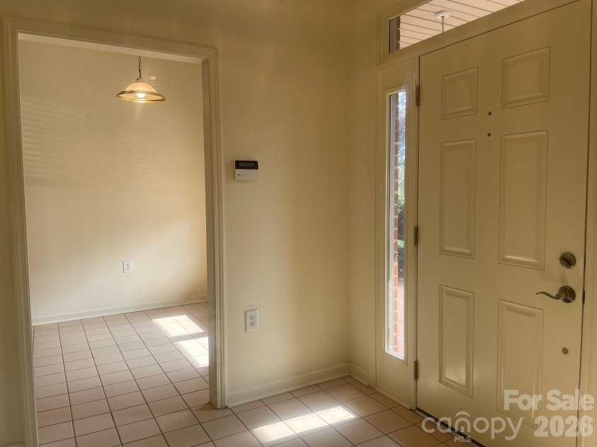 509 26th Avenue, Hickory, NC 28601.  MLS# CAR4411595, YatesRealty ID 41482. Foyer