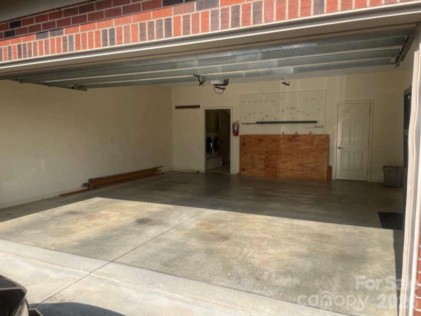 509 26th Avenue, Hickory, NC 28601.  MLS# CAR4411595, YatesRealty ID 41482. Garage