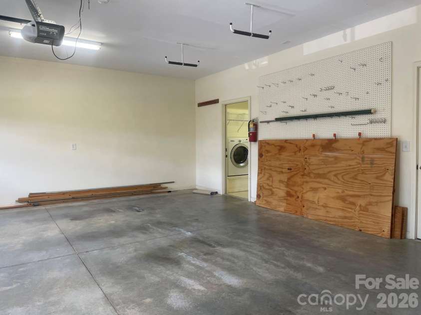 509 26th Avenue, Hickory, NC 28601.  MLS# CAR4411595, YatesRealty ID 41482. Garage