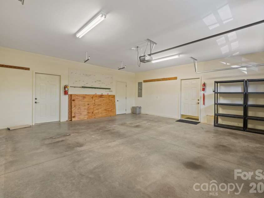 509 26th Avenue, Hickory, NC 28601.  MLS# CAR4411595, YatesRealty ID 41482. Garage