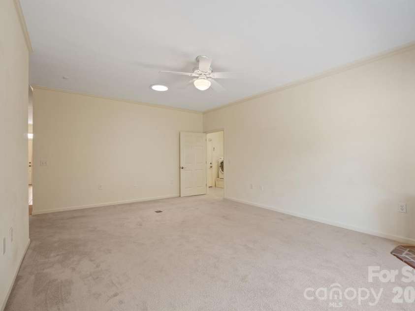 509 26th Avenue, Hickory, NC 28601.  MLS# CAR4411595, YatesRealty ID 41482. Great Room