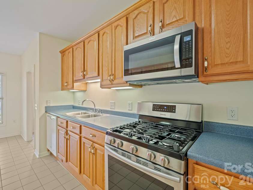 509 26th Avenue, Hickory, NC 28601.  MLS# CAR4411595, YatesRealty ID 41482. Kitchen