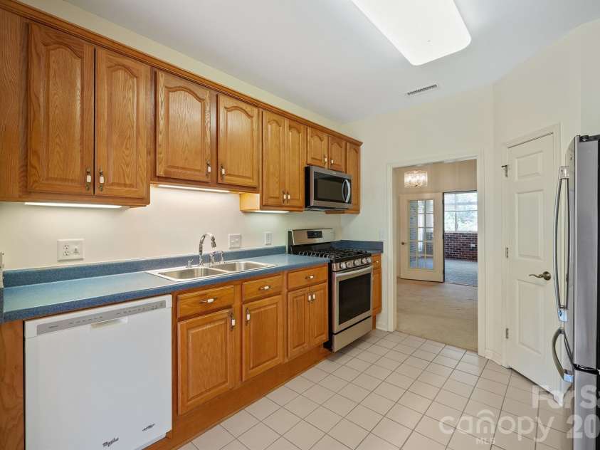509 26th Avenue, Hickory, NC 28601.  MLS# CAR4411595, YatesRealty ID 41482. Kitchen