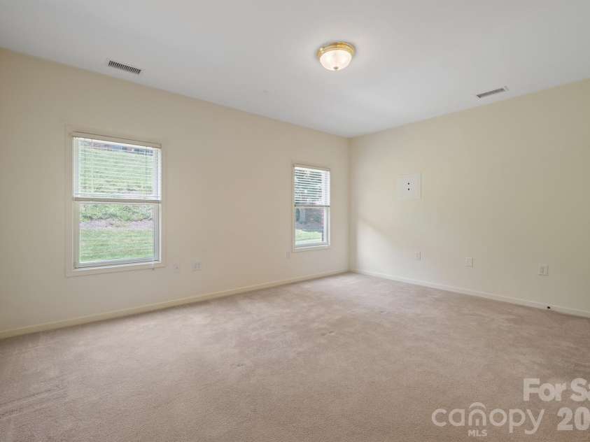 509 26th Avenue, Hickory, NC 28601.  MLS# CAR4411595, YatesRealty ID 41482. Primary Bedroom