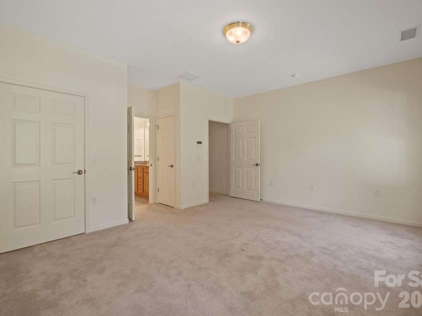 509 26th Avenue, Hickory, NC 28601.  MLS# CAR4411595, YatesRealty ID 41482. Primary Bedroom