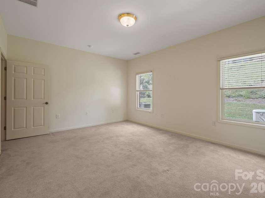509 26th Avenue, Hickory, NC 28601.  MLS# CAR4411595, YatesRealty ID 41482. Primary Bedroom