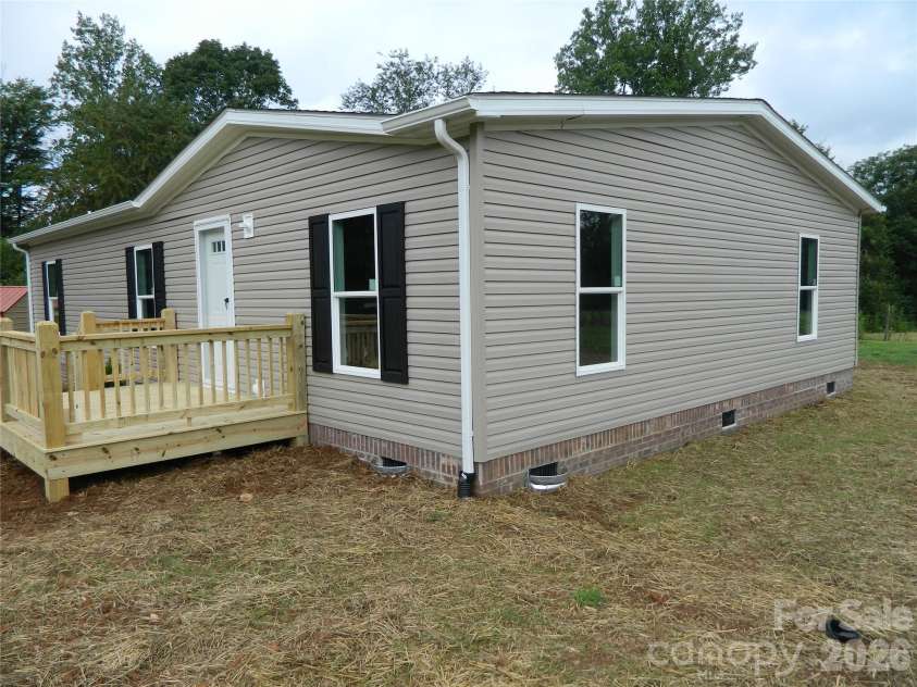 3944 Hollywood Ridge Road, Lenoir, NC 28645.  MLS# CAR4403035, YatesRealty ID 41483. 