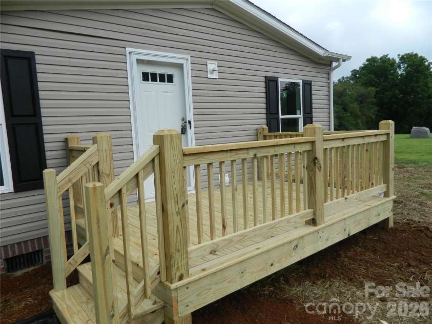 3944 Hollywood Ridge Road, Lenoir, NC 28645.  MLS# CAR4403035, YatesRealty ID 41483. 
