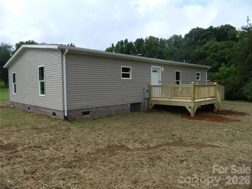 3944 Hollywood Ridge Road, Lenoir, NC 28645.  MLS# CAR4403035, YatesRealty ID 41483. 