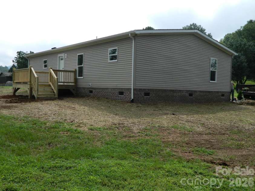 3944 Hollywood Ridge Road, Lenoir, NC 28645.  MLS# CAR4403035, YatesRealty ID 41483. 