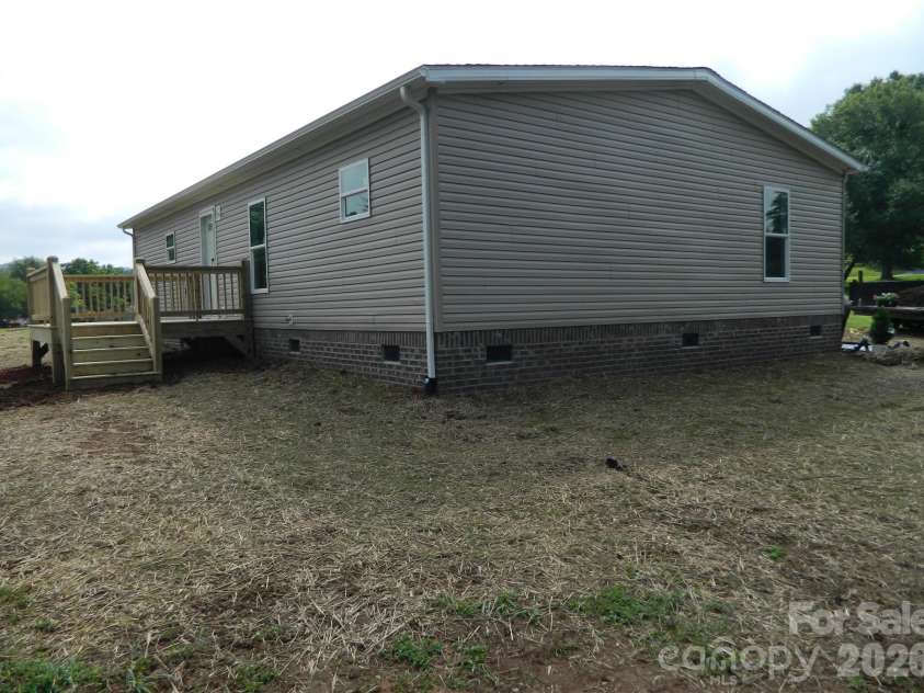 3944 Hollywood Ridge Road, Lenoir, NC 28645.  MLS# CAR4403035, YatesRealty ID 41483. 