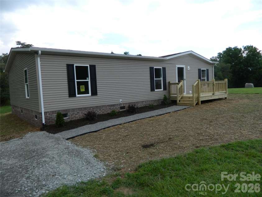 3944 Hollywood Ridge Road, Lenoir, NC 28645.  MLS# CAR4403035, YatesRealty ID 41483. 
