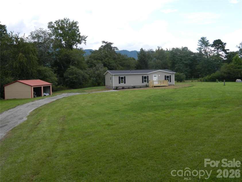 3944 Hollywood Ridge Road, Lenoir, NC 28645.  MLS# CAR4403035, YatesRealty ID 41483. 